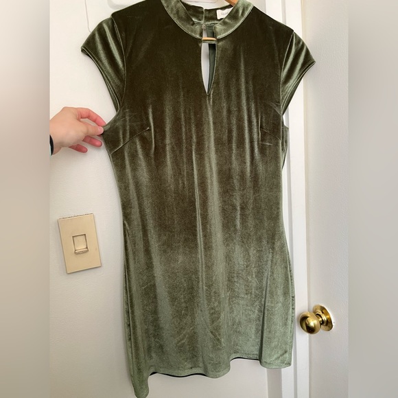 Sugar + Lips Olive Stretch Velvet Velour Fitted Mini Dress with Mandarin Collar - Picture 2 of 9